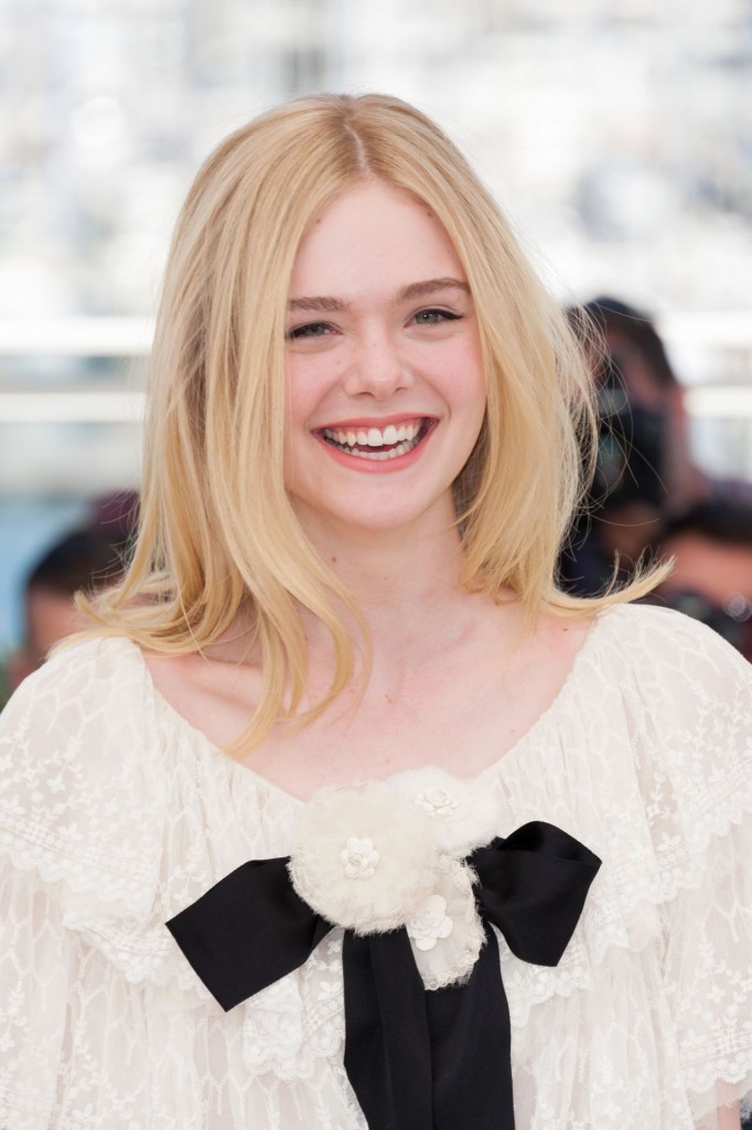 elle-fanning-the-neon-demon-photocall-at-69th-cannes-film-festival-5-20-2016-18