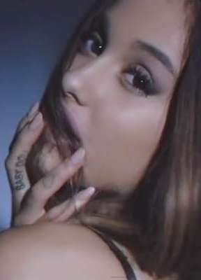 Ariana Grande - Dangerous Woman - web