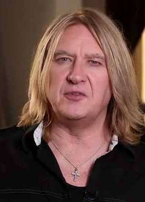 Joe Elliott Of Def Leppard Wants To Tell You 3 Reasons Their Summer Tour Will-1