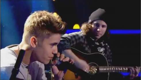 Justin Bieber - All Around The World (live Lets Dance For Comic Relief)-1