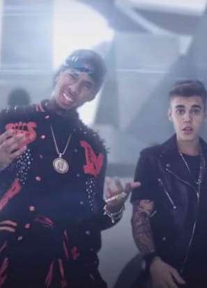 Tyga - Wait For A Minute Ft. Justin Bieber-1