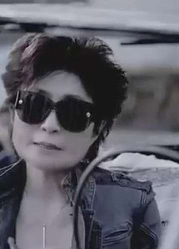 Yoko Ono - Give Peace A Chance -1