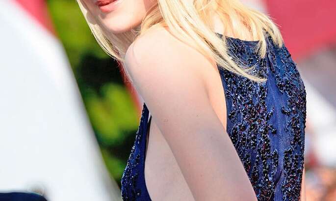 dakota-fanning-jesse-eisenberg-night-moves-venice-premiere-09xx