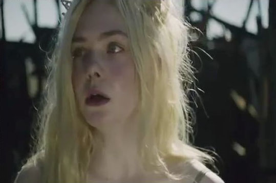 Elle Fanning - Leaning Towards Solace - Play it on your 3DS